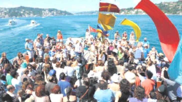 Caz vapuru demir alıyor