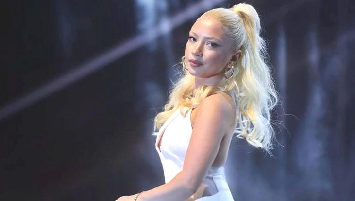Ece Seçkin’in 1.5 aylık inanılmaz değişimi! Ankara konserindeki fit haliyle sosyal medyayı salladı