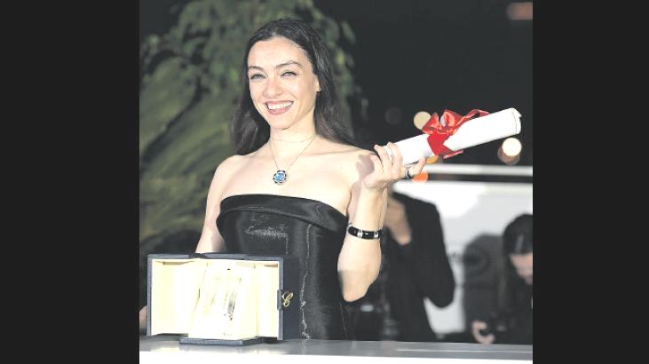 Merve Dizdar’a yeni ödül