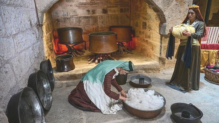Topkapı Sarayı’nın harem bölümündeki “Kadınefendiler ve Cariyeler Taşlığı” ziyarete açıldı