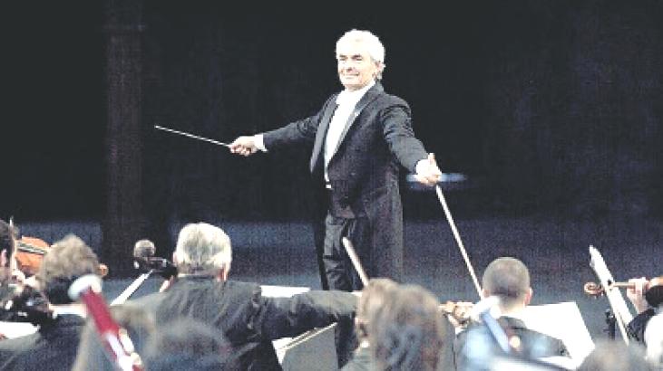 Orkestra şefleri yarışıyor